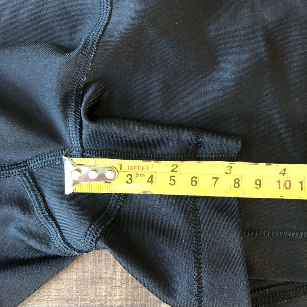 Under Armour Compression Shorts - Picture 4 of 4